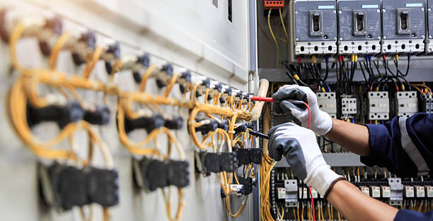 Professional Electrician technician working in Doral, FL